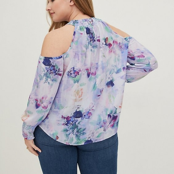 Torrid NWT size 1 exposed shoulder Grey purple floral top! - Picture 4 of 5